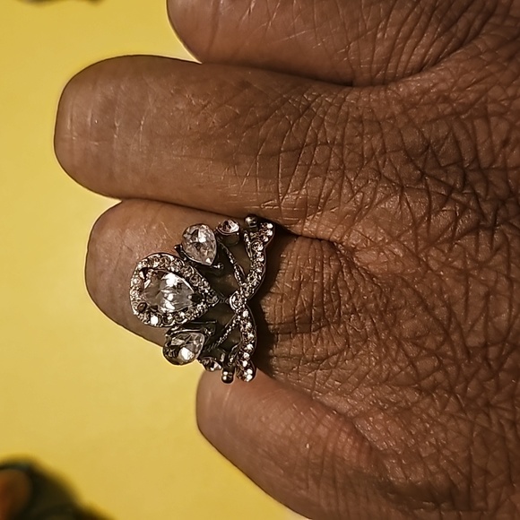 4 Costume Rhinestone Rings - For the price of 1 - Picture 5 of 12